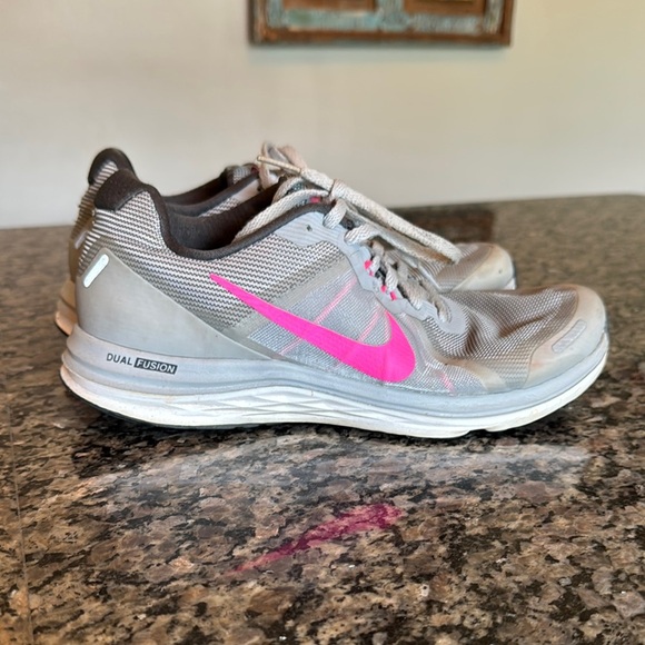 Nike Gray and Pink Athletic Shoes with Streamlined Design - Picture 1 of 10
